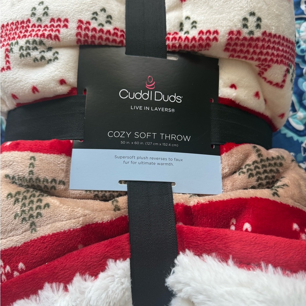 Cuddl Duds Reversible Cozy Soft Throw - Red and Cream